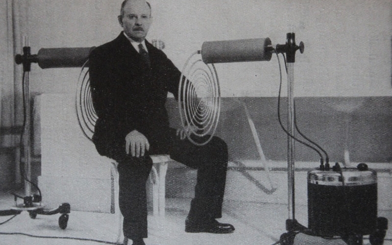 Georges Lakhovsky seated between the coils of his Multi Wave Oscillator